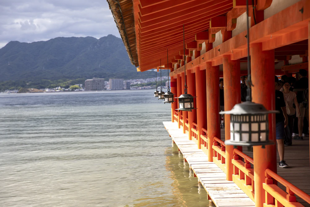 Đền Itsukushima – Tuyệt tác kiến trúc giữa biển trời Hiroshima, Nhật Bản - Ảnh 1. Đền Itsukushima – Tuyệt tác kiến trúc giữa biển trời Hiroshima, Nhật Bản - Ảnh 1.