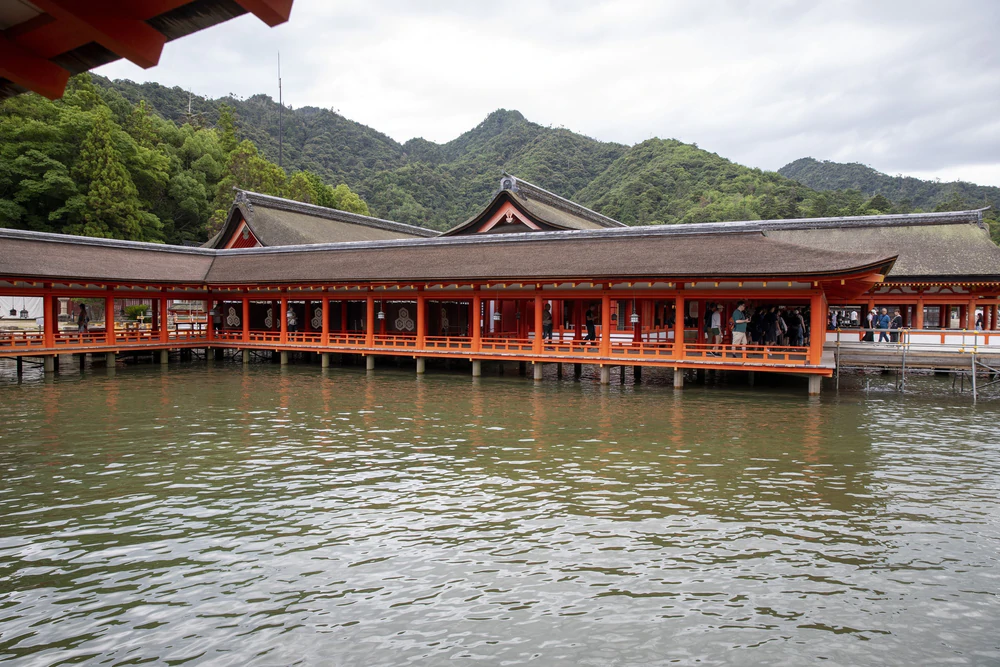 Đền Itsukushima – Tuyệt tác kiến trúc giữa biển trời Hiroshima, Nhật Bản - Ảnh 6. Đền Itsukushima – Tuyệt tác kiến trúc giữa biển trời Hiroshima, Nhật Bản - Ảnh 6.