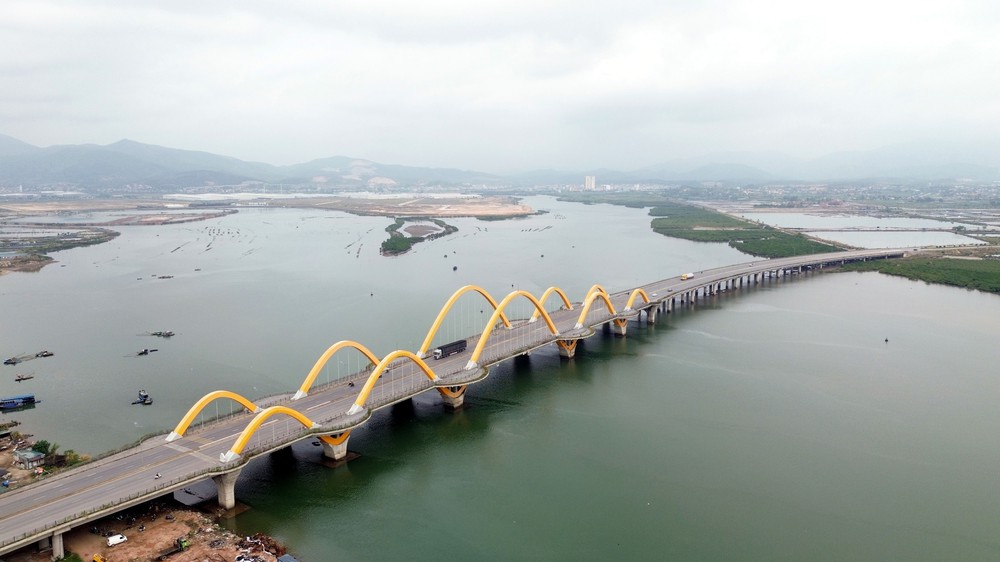 Kỳ họp không thường lệ thứ Nhất, Quốc hội khóa XVI: Quảng Ninh, Bắc Ninh cần chuyển mạnh sang quản trị đô thị hiện đại - Ảnh 2. Kỳ họp không thường lệ thứ Nhất, Quốc hội khóa XVI: Quảng Ninh, Bắc Ninh cần chuyển mạnh sang quản trị đô thị hiện đại - Ảnh 2.
