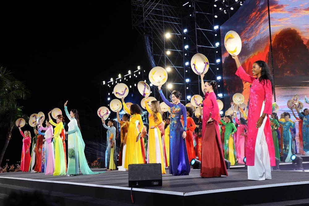 Khai mạc Miss World lần thứ 73 tại Quảng Ninh: Tôn vinh vẻ đẹp di sản và kết nối quốc tế - Ảnh 2. Khai mạc Miss World lần thứ 73 tại Quảng Ninh: Tôn vinh vẻ đẹp di sản và kết nối quốc tế - Ảnh 2.