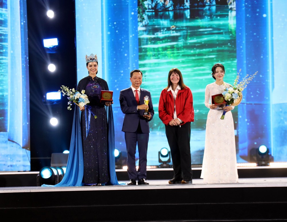 Khai mạc Miss World lần thứ 73 tại Quảng Ninh: Tôn vinh vẻ đẹp di sản và kết nối quốc tế - Ảnh 1. Khai mạc Miss World lần thứ 73 tại Quảng Ninh: Tôn vinh vẻ đẹp di sản và kết nối quốc tế - Ảnh 1.