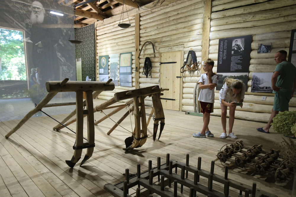 Khám phá đời sống thôn dã của đại văn hào Nga Lev Tolstoi tại điền trang Yasnaya Polyana - Ảnh 7. Khám phá đời sống thôn dã của đại văn hào Nga Lev Tolstoi tại điền trang Yasnaya Polyana - Ảnh 7.