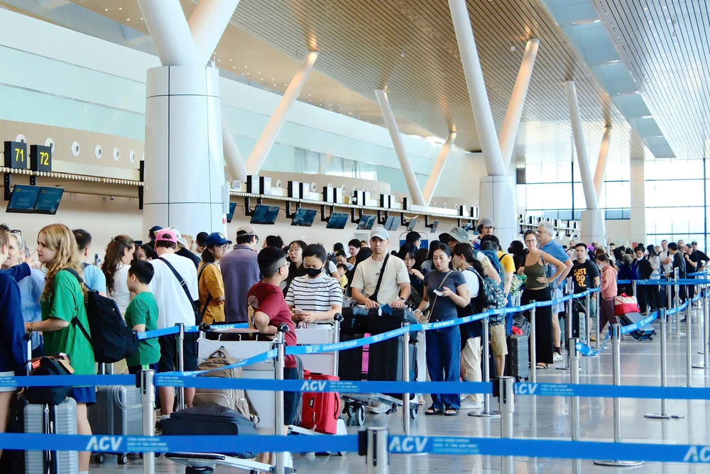 Vụ UAV xuất hiện tại Tân Sơn Nhất: 73 chuyến bay bị ảnh hưởng trực tiếp - Ảnh 1. Vụ UAV xuất hiện tại Tân Sơn Nhất: 73 chuyến bay bị ảnh hưởng trực tiếp - Ảnh 1.