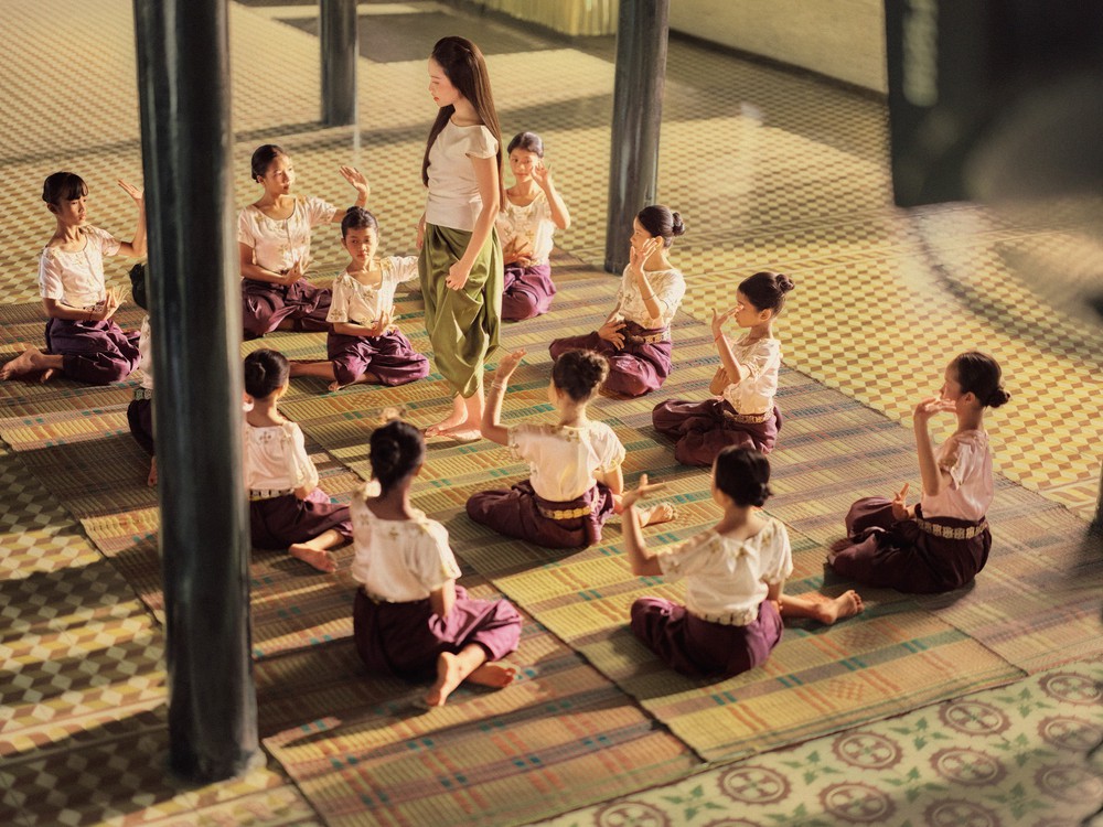 Phương Mỹ Chi mang văn hóa Khmer Nam bộ lên màn ảnh, tái xuất sau 3 năm với MV công phu - Ảnh 4. Phương Mỹ Chi mang văn hóa Khmer Nam bộ lên màn ảnh, tái xuất sau 3 năm với MV công phu - Ảnh 4.