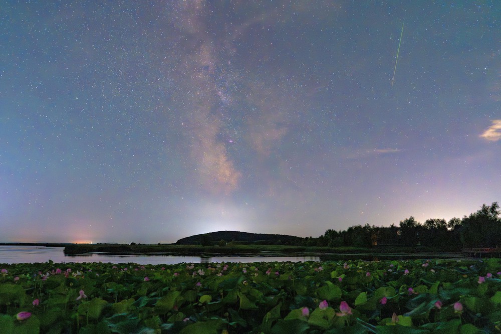 Vẻ đẹp kỳ ảo của mưa sao băng Perseids - Ảnh 1. Vẻ đẹp kỳ ảo của mưa sao băng Perseids - Ảnh 1.