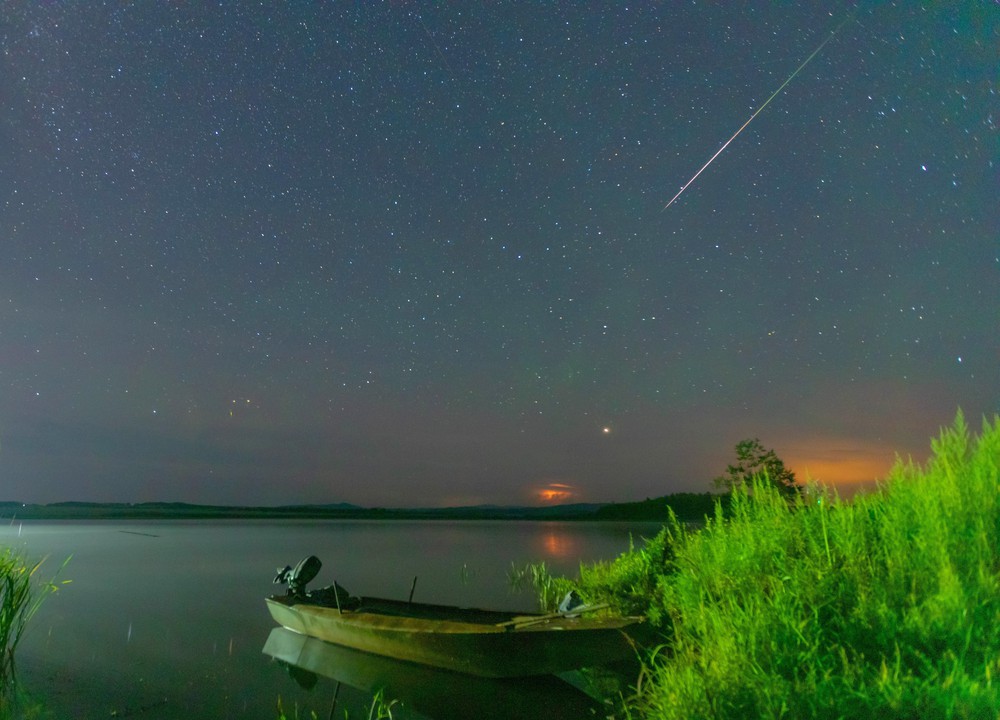 Vẻ đẹp kỳ ảo của mưa sao băng Perseids - Ảnh 2. Vẻ đẹp kỳ ảo của mưa sao băng Perseids - Ảnh 2.