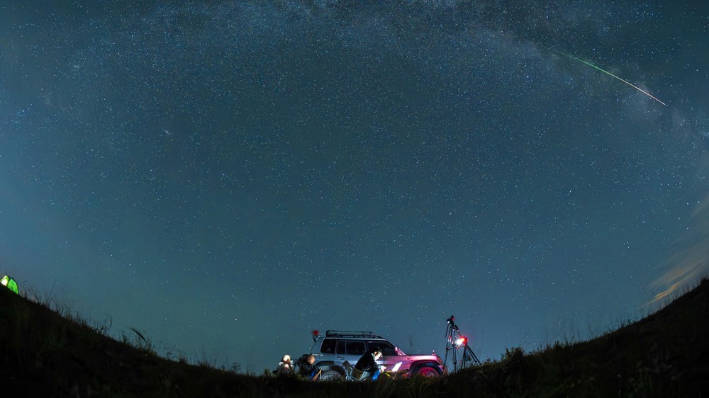 Vẻ đẹp kỳ ảo của mưa sao băng Perseids - Ảnh 6. Vẻ đẹp kỳ ảo của mưa sao băng Perseids - Ảnh 6.