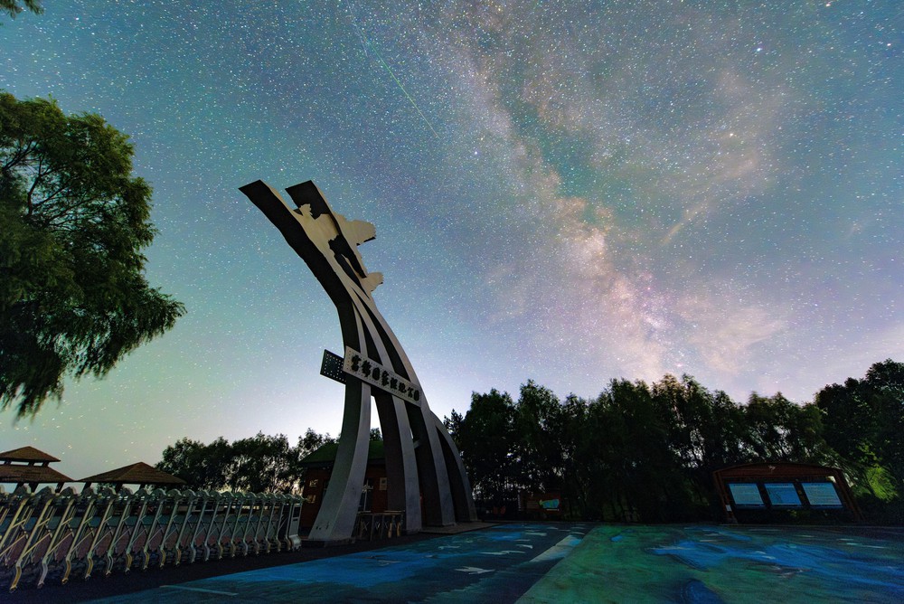 Vẻ đẹp kỳ ảo của mưa sao băng Perseids - Ảnh 5. Vẻ đẹp kỳ ảo của mưa sao băng Perseids - Ảnh 5.
