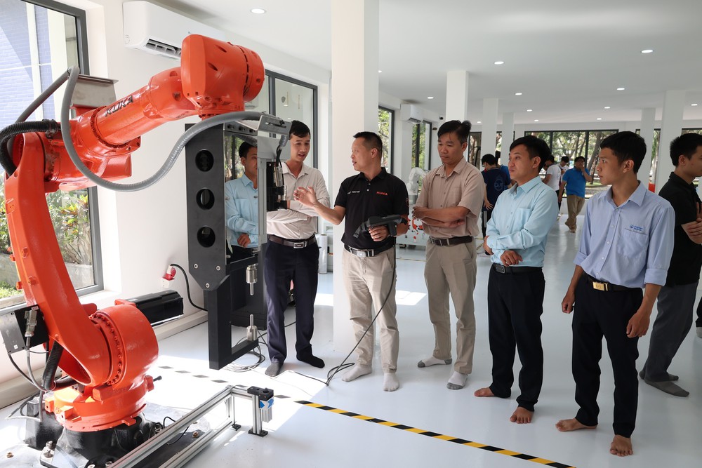 Kết nối trí tuệ toàn cầu, xây dựng nguồn nhân lực AI Việt Nam - Ảnh 2. Kết nối trí tuệ toàn cầu, xây dựng nguồn nhân lực AI Việt Nam - Ảnh 2.