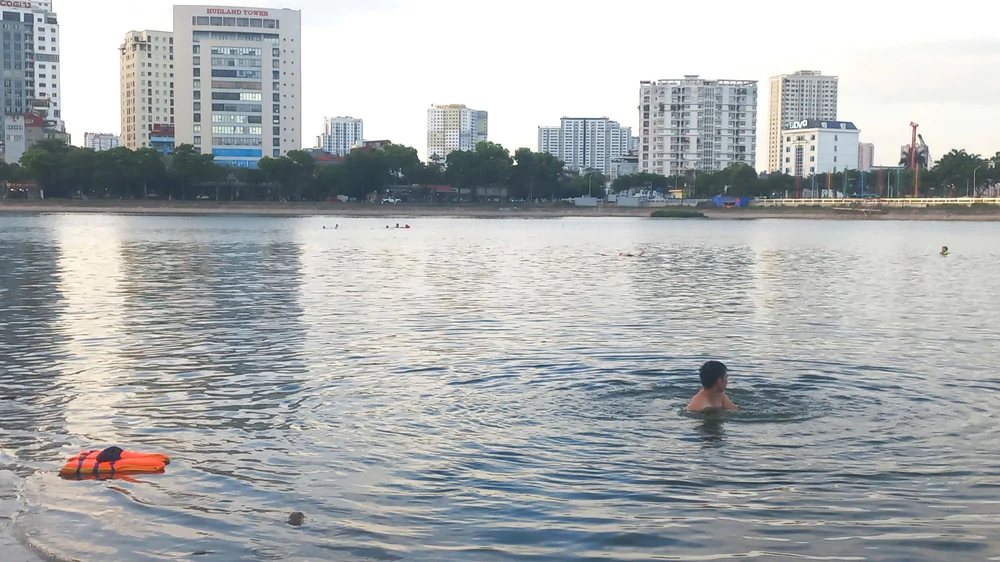  Nguy cơ đuối nước tại các bãi tắm tự phát ở sông, hồ - Ảnh 4.