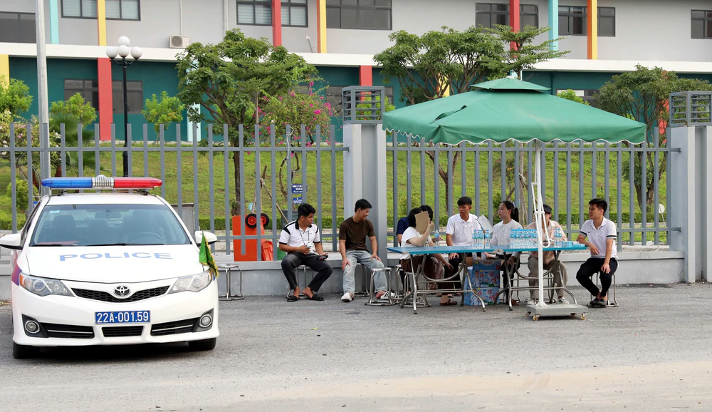 Thí sinh điểm thi Trường THPT Chuyên Tuyên Quang bước vào kỳ thi lại tốt nghiệp THPT năm 2026 - Ảnh 5.
