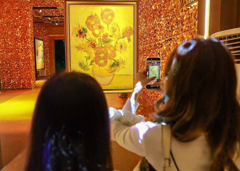 Van Gogh xuyên không - Đánh thức nghệ thuật bằng công nghệ - Ảnh 6. Van Gogh xuyên không - Đánh thức nghệ thuật bằng công nghệ - Ảnh 6.