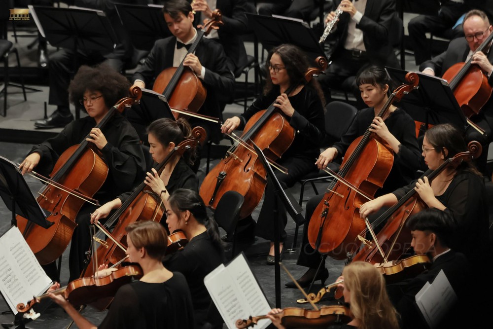 "American Horizons": SSO đưa khán giả vượt Đại Tây Dương để kể hành trình từ di sản giao hưởng châu Âu đến tiếng nói của âm nhạc Mỹ - Ảnh 2. "American Horizons": SSO đưa khán giả vượt Đại Tây Dương để kể hành trình từ di sản giao hưởng châu Âu đến tiếng nói của âm nhạc Mỹ - Ảnh 2.