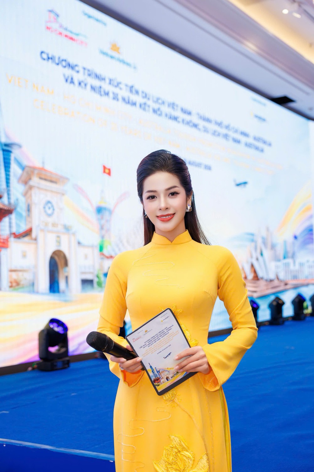 Thu Nga: "10 năm làm MC, tôi vẫn hồi hộp trước những sân khấu quan trọng" - Ảnh 2.