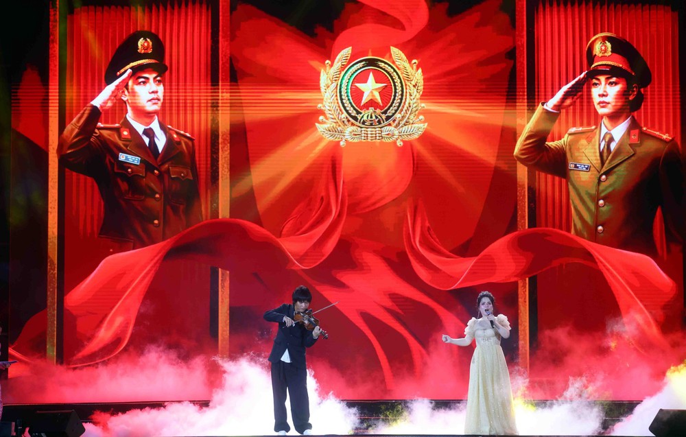 Chương trình nghệ thuật chính luận “81 mùa bình yên” - Ảnh 8. Chương trình nghệ thuật chính luận “81 mùa bình yên” - Ảnh 8.