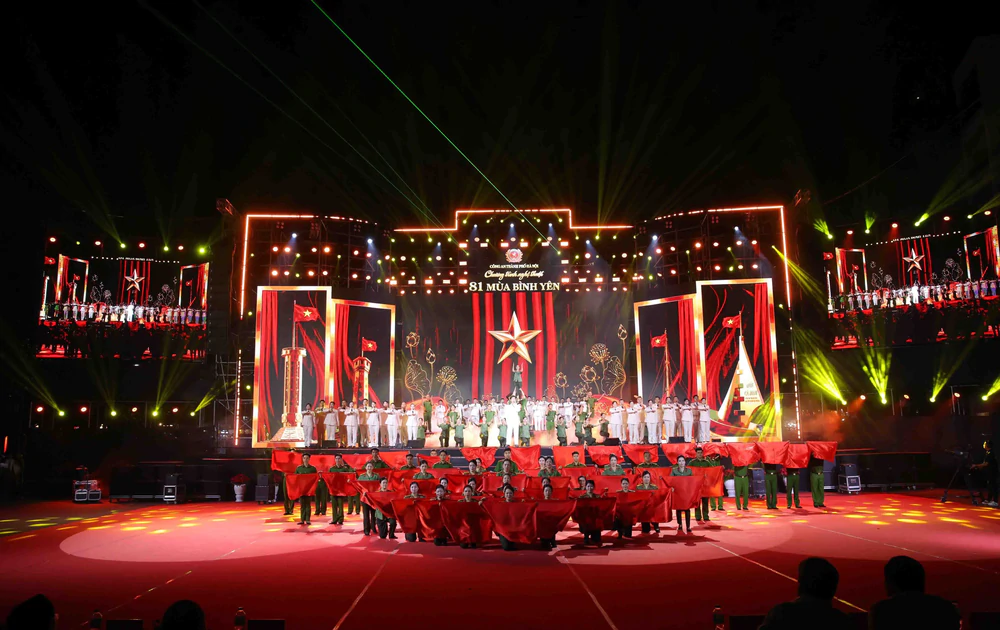 Chương trình nghệ thuật chính luận “81 mùa bình yên” - Ảnh 5. Chương trình nghệ thuật chính luận “81 mùa bình yên” - Ảnh 5.