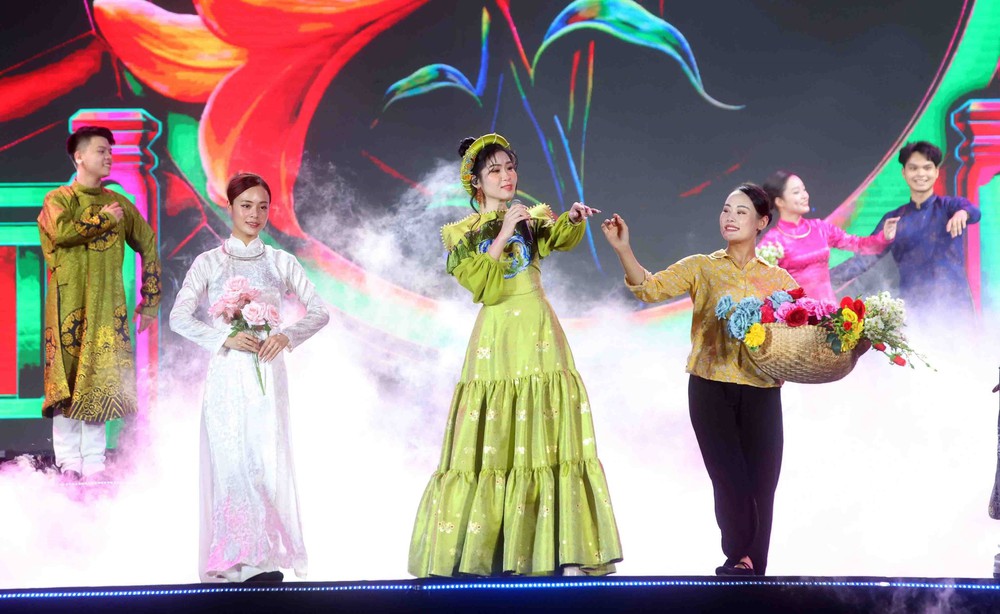 Chương trình nghệ thuật chính luận “81 mùa bình yên” - Ảnh 9. Chương trình nghệ thuật chính luận “81 mùa bình yên” - Ảnh 9.
