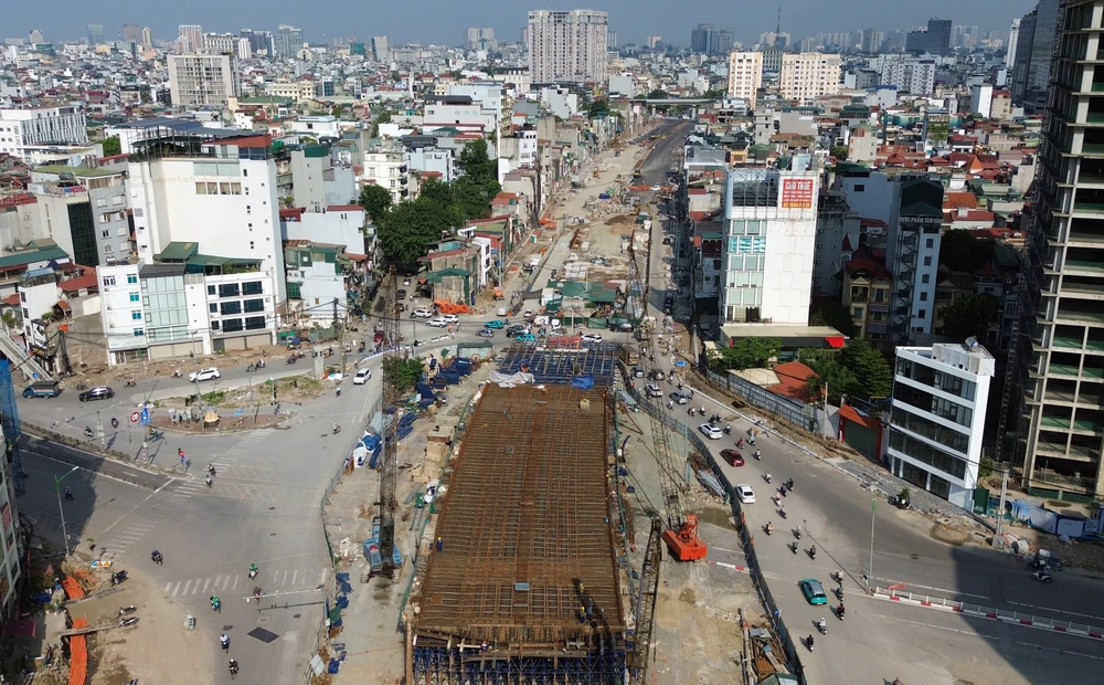 Hà Nội quyết tâm thông xe tuyến Vành đai 1 đoạn Hoàng Cầu - Voi Phục trước ngày 2/9 - Ảnh 4. Hà Nội quyết tâm thông xe tuyến Vành đai 1 đoạn Hoàng Cầu - Voi Phục trước ngày 2/9 - Ảnh 4.