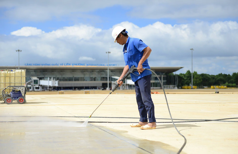 Sân bay Liên Khương sẵn sàng cho ngày mở cửa trở lại - Ảnh 10.
