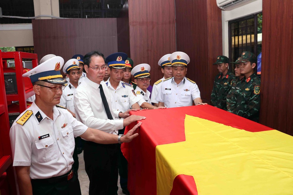 Chiến dịch 500 ngày đêm: Xử lý 500 m3 đất và quy tập 30 hài cốt liệt sĩ tại công viên Lê Thị Riêng trong 2 ngày cuối tuần - Ảnh 2.