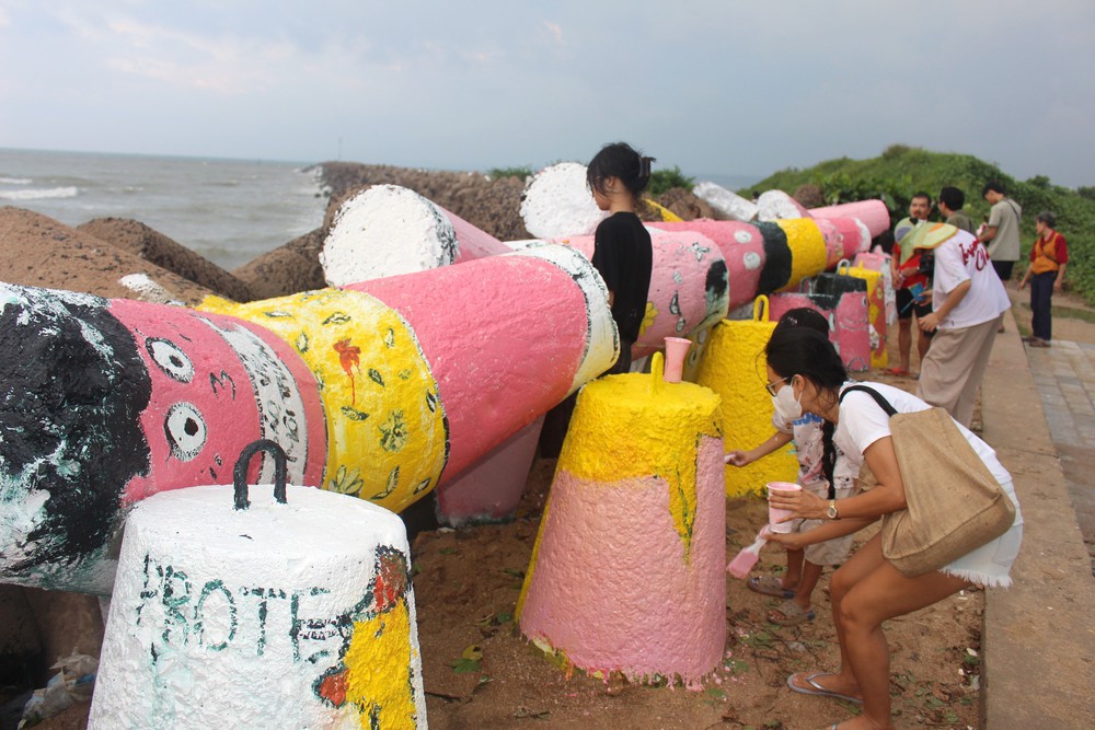 Lâm Đồng: Dự án "Làm màu" khoác áo mới cho kè biển Thương Chánh - Ảnh 3.