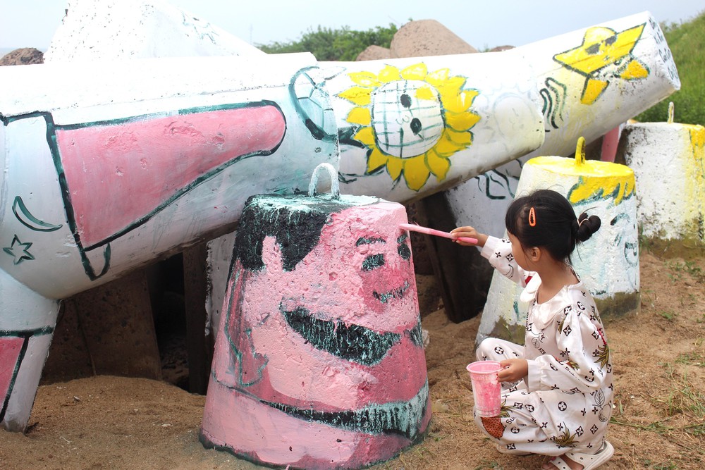 Lâm Đồng: Dự án "Làm màu" khoác áo mới cho kè biển Thương Chánh - Ảnh 5.