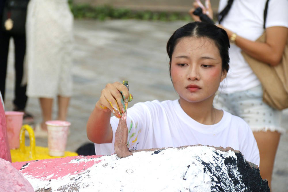 Lâm Đồng: Dự án "Làm màu" khoác áo mới cho kè biển Thương Chánh - Ảnh 10.