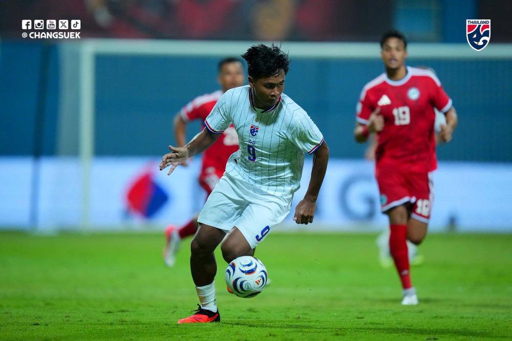 Dàn sao tấn công trẻ đưa Thái Lan đặt một chân vào chung kết ASEAN Cup - Ảnh 2. Dàn sao tấn công trẻ đưa Thái Lan đặt một chân vào chung kết ASEAN Cup - Ảnh 2.