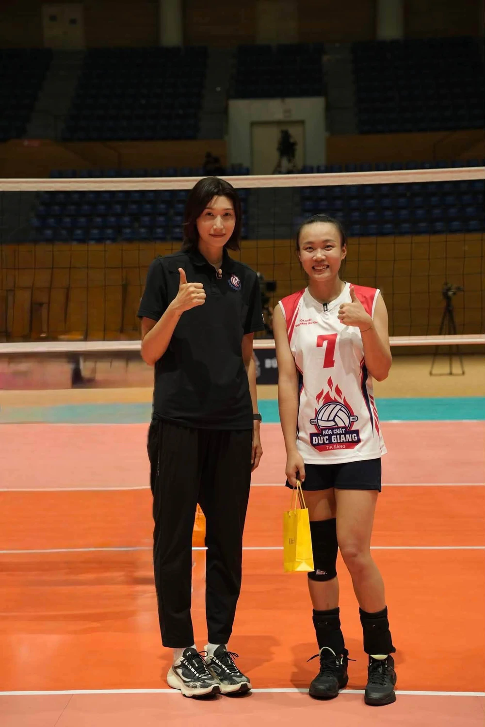 Tin nóng thể thao tối 16/8: Chủ công Tú Linh tái xuất sau hơn 1 năm; bóng chuyền Việt Nam được FIVB hỗ trợ 2,1 tỷ - Ảnh 1.
