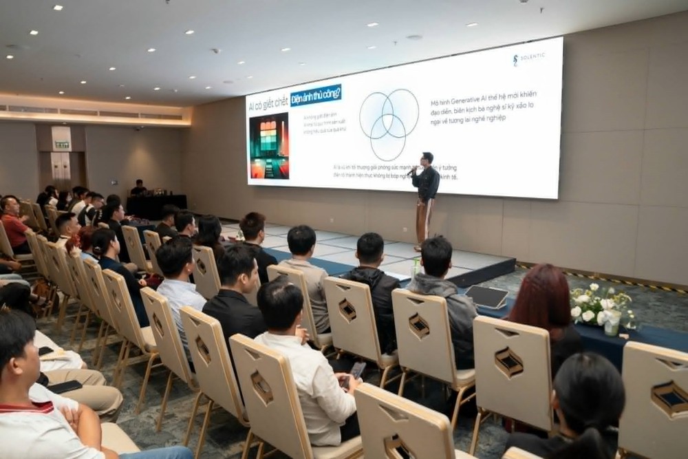 Góc nhìn từ cuộc đối thoại nghệ thuật tại CONVICTION: "AI có thay thế công việc thủ công" - Ảnh 2. Góc nhìn từ cuộc đối thoại nghệ thuật tại CONVICTION: "AI có thay thế công việc thủ công" - Ảnh 2.
