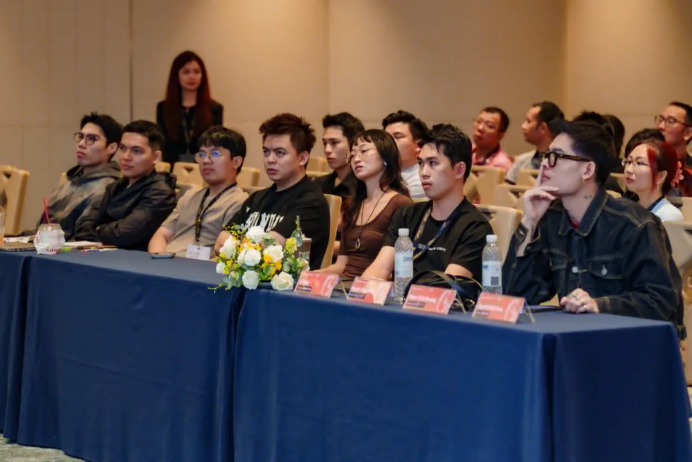 Góc nhìn từ cuộc đối thoại nghệ thuật tại CONVICTION: "AI có thay thế công việc thủ công" - Ảnh 3. Góc nhìn từ cuộc đối thoại nghệ thuật tại CONVICTION: "AI có thay thế công việc thủ công" - Ảnh 3.