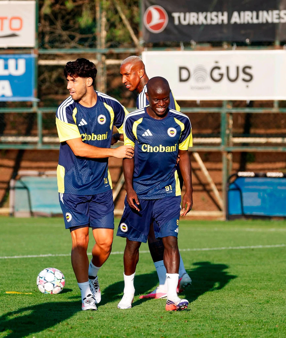 Nhận định Fenerbahce vs Lyon 02h00 ngày 19/8, vòng play-off Champions League: Chủ nhà chiếm lợi thế - Ảnh 1. Fenerbahce vs Lyon