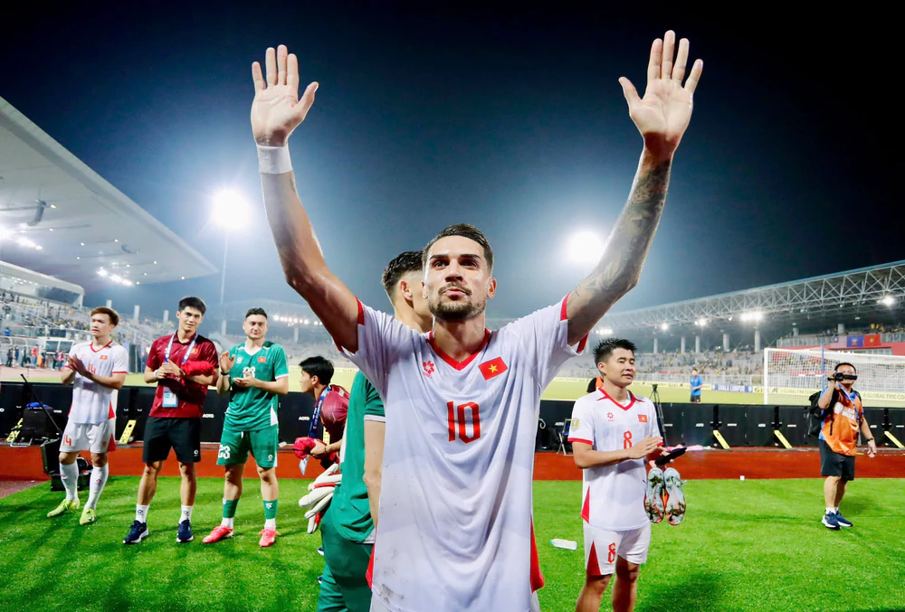 Vé chợ đen Việt Nam vs Malaysia ở bán kết lượt về ASEAN Cup tăng phi mã - Ảnh 2. Vé chợ đen Việt Nam vs Malaysia ở bán kết lượt về ASEAN Cup tăng phi mã - Ảnh 2.