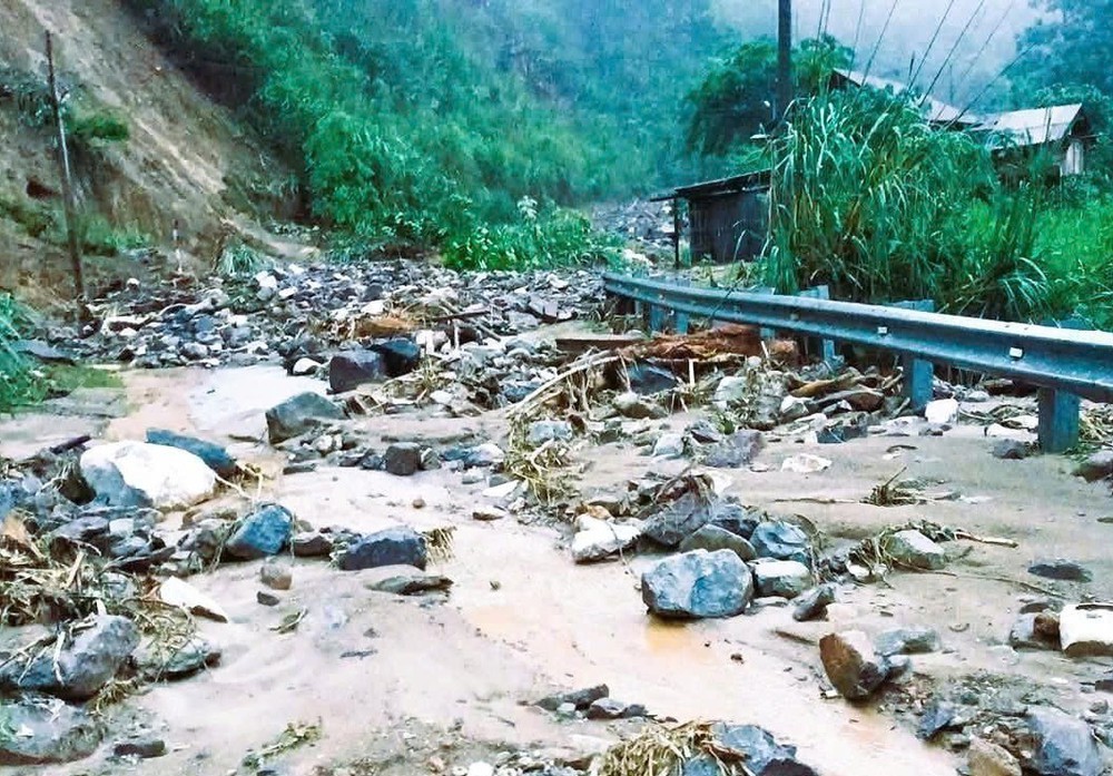 Thủ tướng Chính phủ yêu cầu chủ động ứng phó nguy cơ mưa lớn, lũ ống, lũ quét, sạt lở đất tại khu vực Bắc Bộ và Bắc Trung Bộ - Ảnh 2. Thủ tướng Chính phủ yêu cầu chủ động ứng phó nguy cơ mưa lớn, lũ ống, lũ quét, sạt lở đất tại khu vực Bắc Bộ và Bắc Trung Bộ - Ảnh 2.