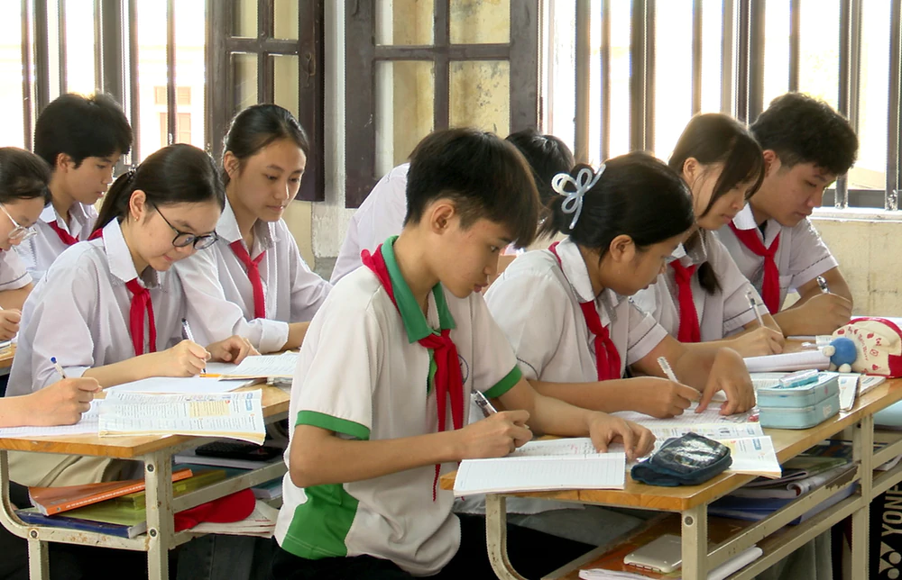 Đưa tiếng Anh thành ngôn ngữ thứ hai: Không áp chuẩn chung, thực hiện theo lộ trình - Ảnh 1. Đưa tiếng Anh thành ngôn ngữ thứ hai: Không áp chuẩn chung, thực hiện theo lộ trình - Ảnh 1.