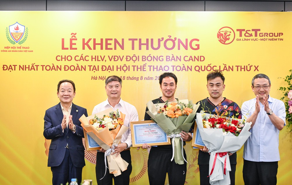 Khen thưởng cho các HLV, VĐV đội bóng bàn CAND - Ảnh 2. Khen thưởng cho các HLV, VĐV đội bóng bàn CAND - Ảnh 2.