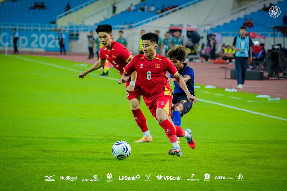 Sau Doãn Ngọc Tân, HLV Kim Sang Sik lại có một “máy quét” đặc biệt - Ảnh 1. Sau Doãn Ngọc Tân, HLV Kim Sang Sik lại có một “máy quét” đặc biệt - Ảnh 1.