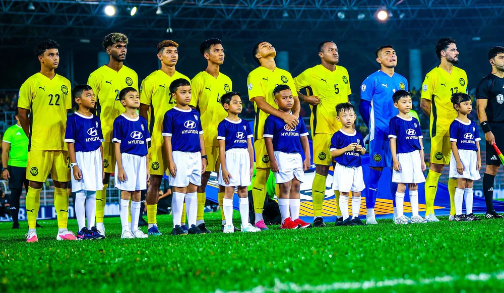 Khoảng 100 CĐV Malaysia mua vé bán kết lượt về - Ảnh 1. Khoảng 100 CĐV Malaysia mua vé bán kết lượt về - Ảnh 1.