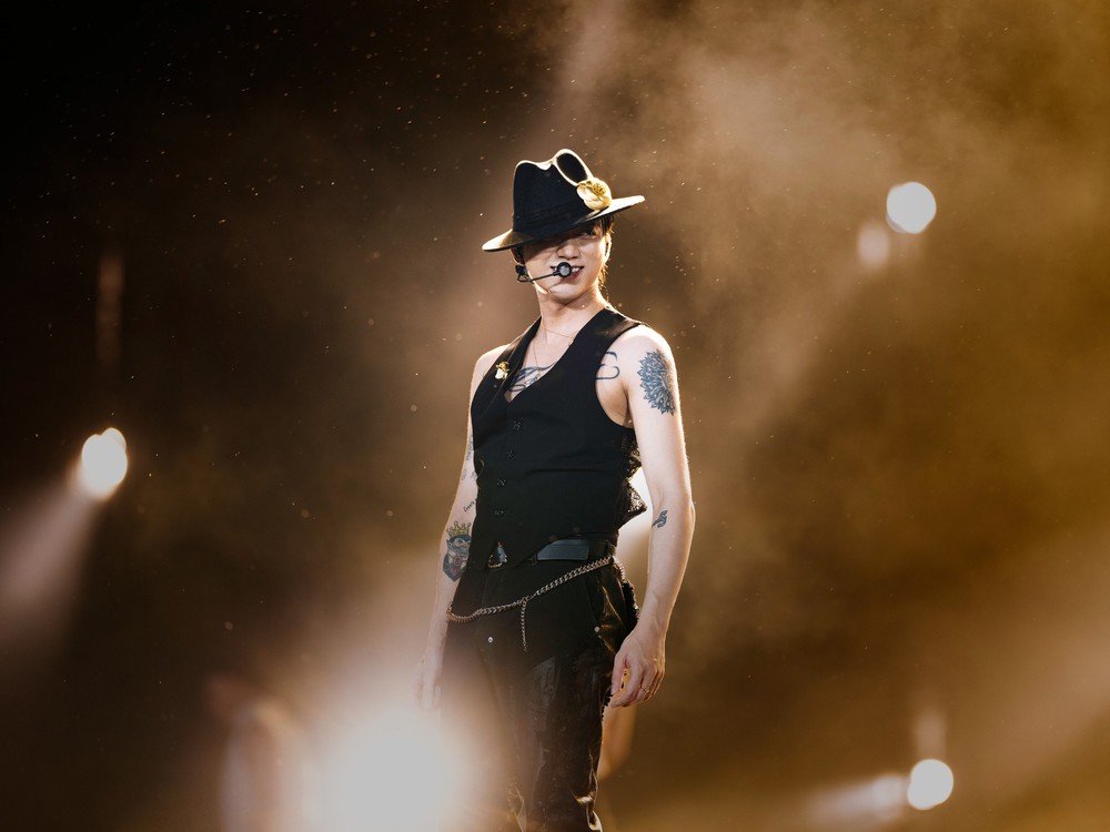 SOOBIN mang siêu concert 40.000 khán giả ra màn ảnh rộng - Ảnh 4. SOOBIN mang siêu concert 40.000 khán giả ra màn ảnh rộng - Ảnh 4.