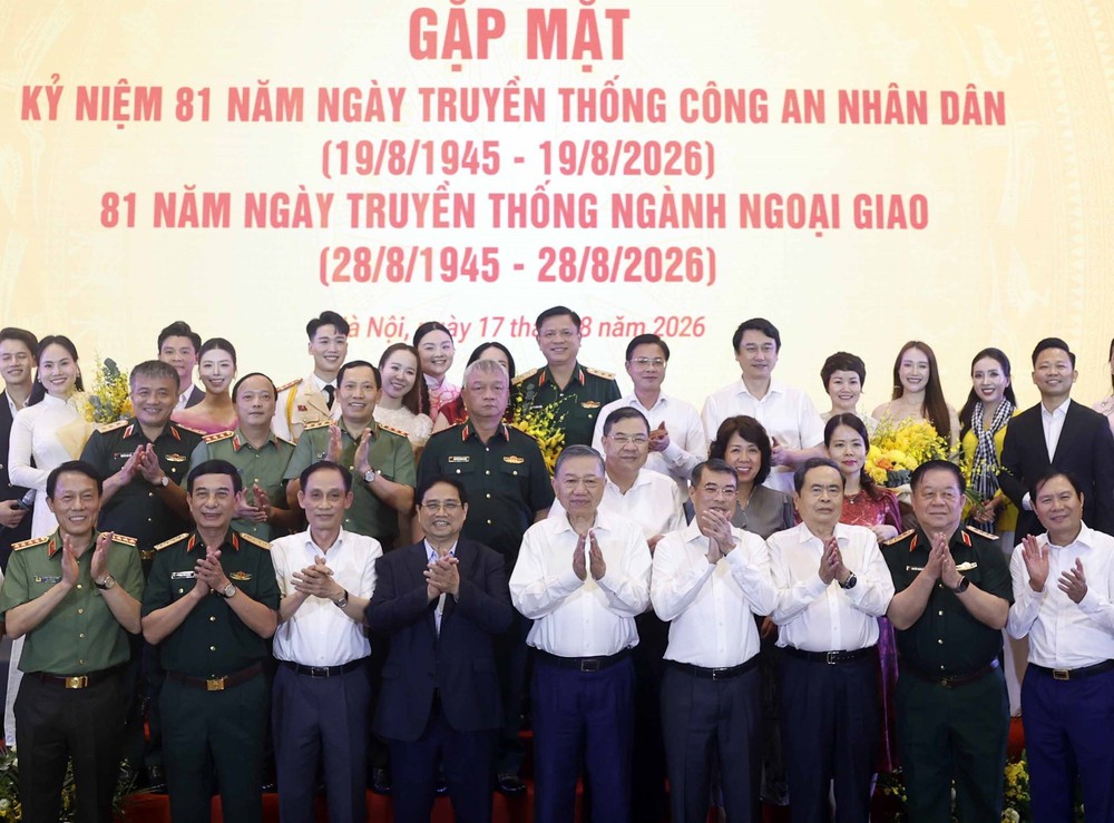 81 năm Ngày truyền thống Công an nhân dân Việt Nam: Giữ vững trận tuyến an ninh trong kỷ nguyên mới - Ảnh 1. 81 năm Ngày truyền thống Công an nhân dân Việt Nam: Giữ vững trận tuyến an ninh trong kỷ nguyên mới - Ảnh 1.