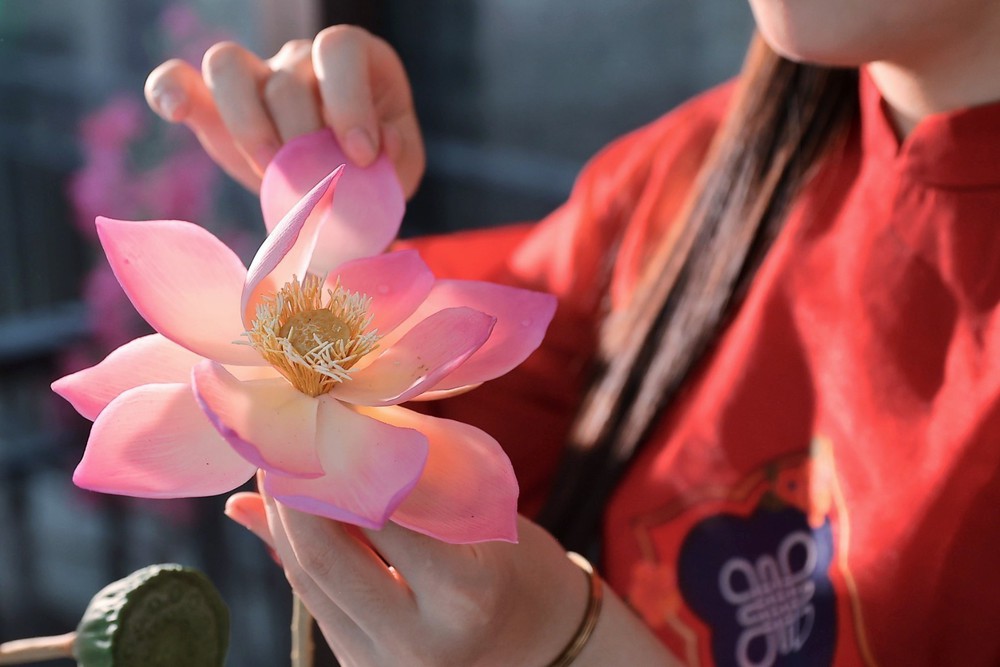 Từ kỹ thuật nặn tò he, bánh Trung thu “nở” thành những đoá hoa - Ảnh 5. Từ kỹ thuật nặn tò he, bánh Trung thu “nở” thành những đoá hoa - Ảnh 5.