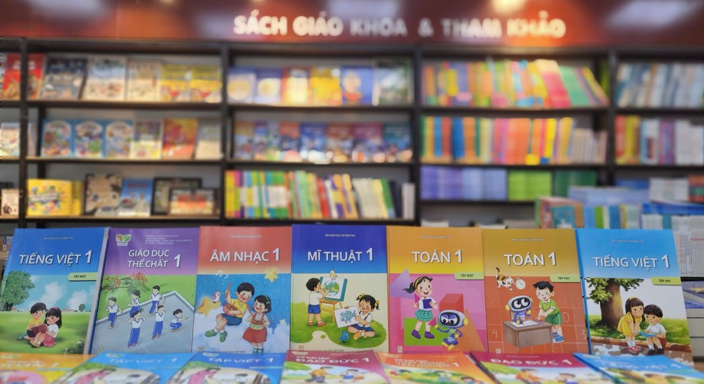 NXBGDVN chủ động nguồn cung, đảm bảo đủ sách giáo khoa cho học sinh trước thềm năm học mới 2026 - 2027 - Ảnh 2. NXBGDVN chủ động nguồn cung, đảm bảo đủ sách giáo khoa cho học sinh trước thềm năm học mới 2026 - 2027 - Ảnh 2.