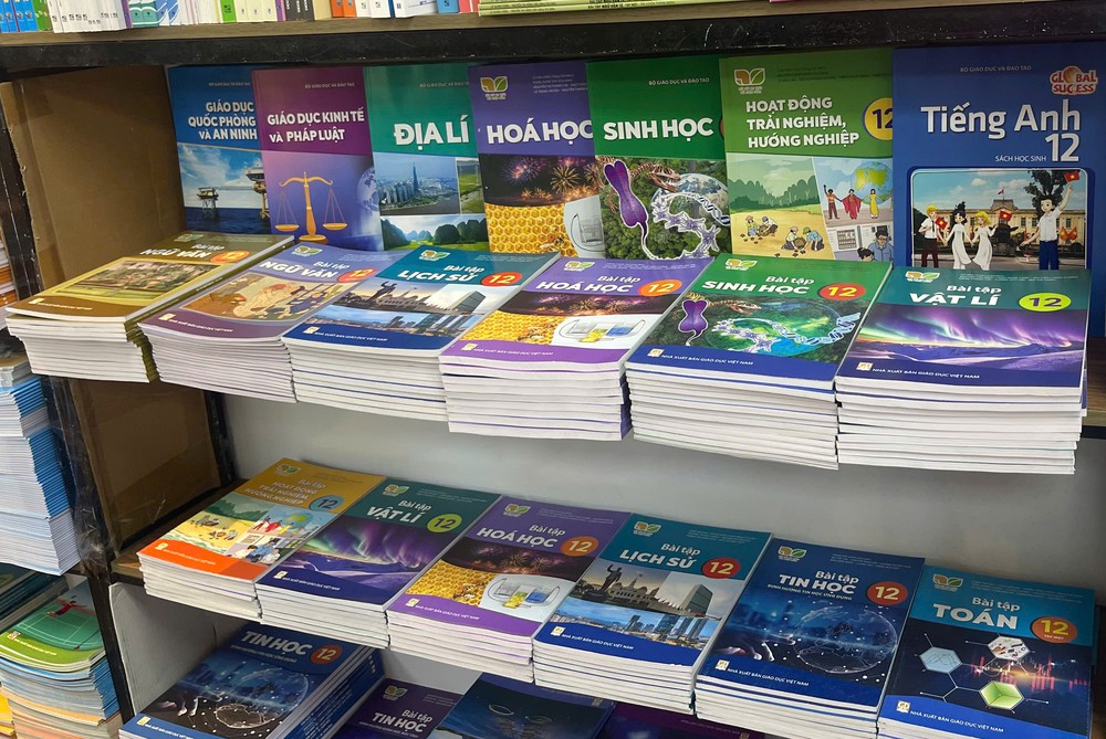 NXBGDVN chủ động nguồn cung, đảm bảo đủ sách giáo khoa cho học sinh trước thềm năm học mới 2026 - 2027 - Ảnh 1. NXBGDVN chủ động nguồn cung, đảm bảo đủ sách giáo khoa cho học sinh trước thềm năm học mới 2026 - 2027 - Ảnh 1.