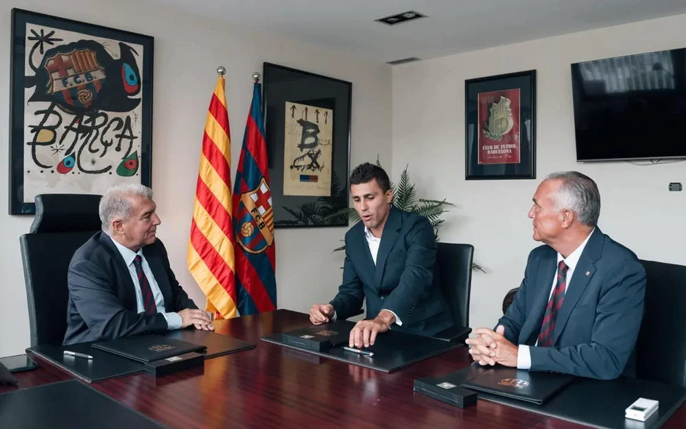 Rodri ra mắt Barca - Ảnh 4. Rodri ra mắt Barca - Ảnh 4.