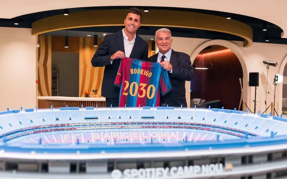 Rodri ra mắt Barca - Ảnh 7. Rodri ra mắt Barca - Ảnh 7.