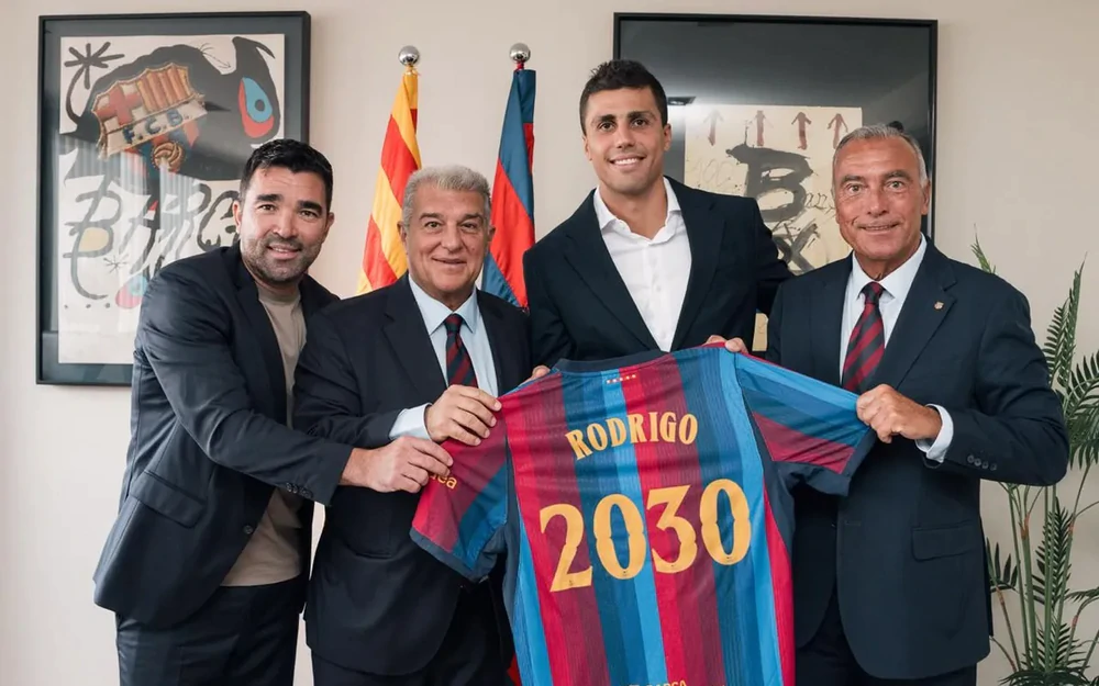 Rodri ra mắt Barca - Ảnh 5. Rodri ra mắt Barca - Ảnh 5.