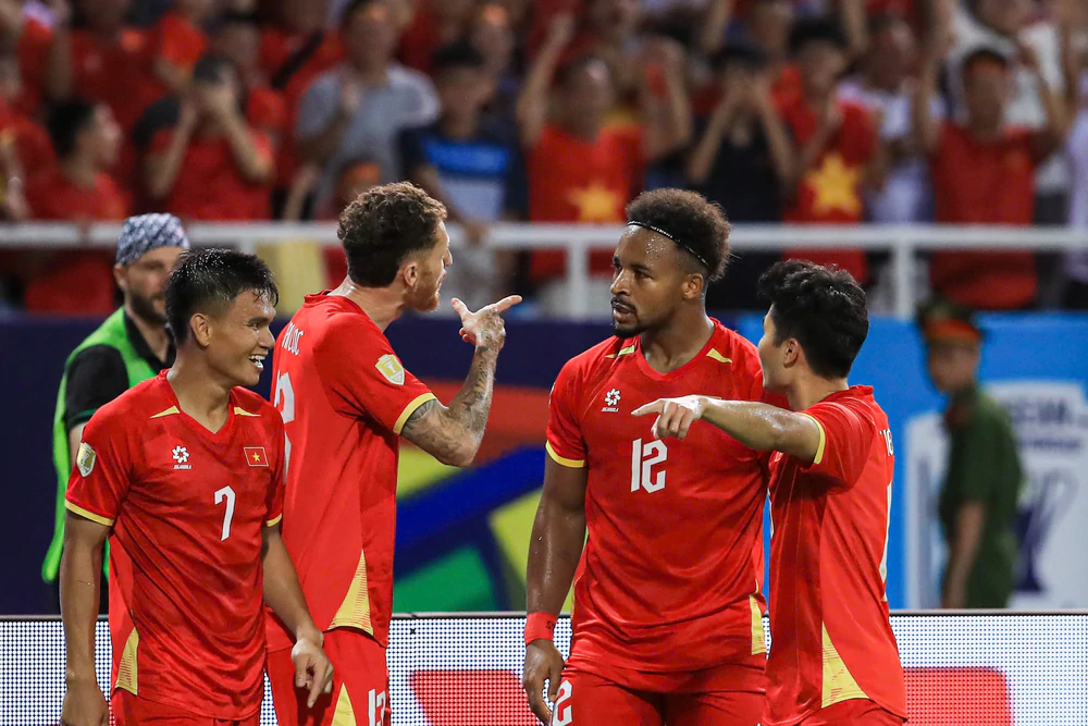 Thắng thuyết phục Malaysia 3-0 chung cuộc, tuyển Việt Nam giành quyền vào chung kết ASEAN Cup 2026 và sẽ gặp lại Thái Lan trong hai trận đấu tranh vô địch. Ảnh: Hoàng Linh Thắng thuyết phục Malaysia 3-0 chung cuộc, tuyển Việt Nam giành quyền vào chung kết ASEAN Cup 2026 và sẽ gặp lại Thái Lan trong hai trận đấu tranh vô địch. Ảnh: Hoàng Linh