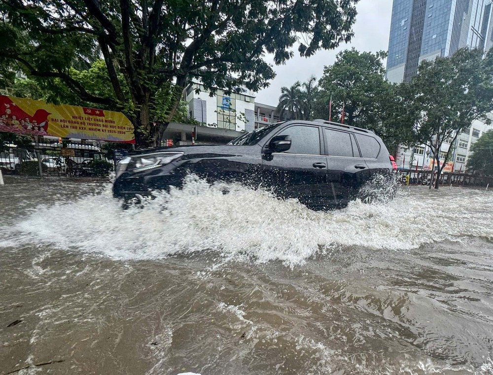 Dự báo thời tiết ngày 20/8: Miền Trung mưa lớn, nhiều khu vực đề phòng dông lốc - Ảnh 1.
