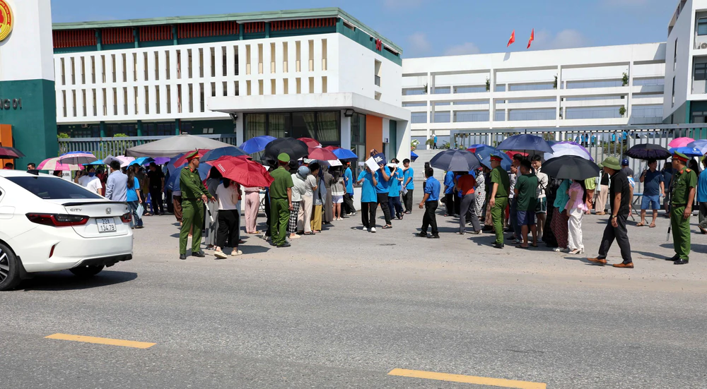 Thi lại tại Tuyên Quang: Bảo đảm quyền xét tuyển đại học của thí sinh có kết quả hợp lệ - Ảnh 1. Thi lại tại Tuyên Quang: Bảo đảm quyền xét tuyển đại học của thí sinh có kết quả hợp lệ - Ảnh 1.