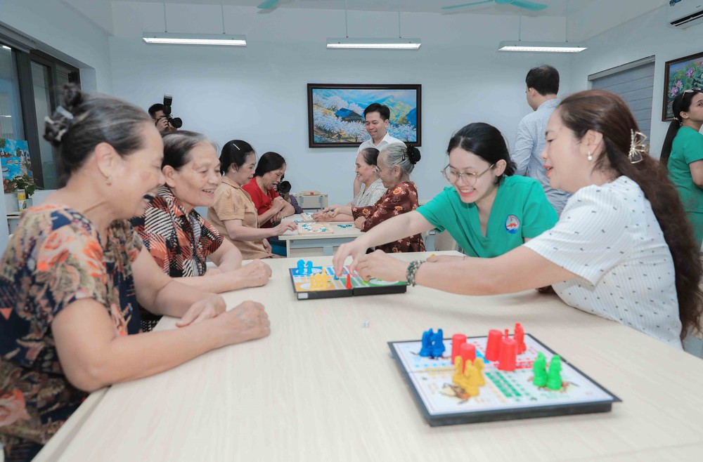 Góc nhìn 365: Để tuổi già vẫn được chăm sóc giữa gia đình - Ảnh 3. Góc nhìn 365: Để tuổi già vẫn được chăm sóc giữa gia đình - Ảnh 3.